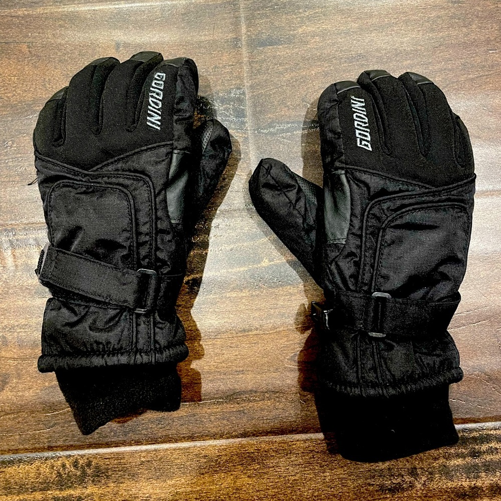 Youth small black preowned snow gloves